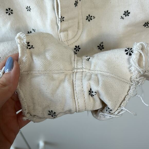 Madewell The Dadjean Denim Shorts  in Cream Daisy Drizzle Size 31 Gently Used - Picture 5 of 8